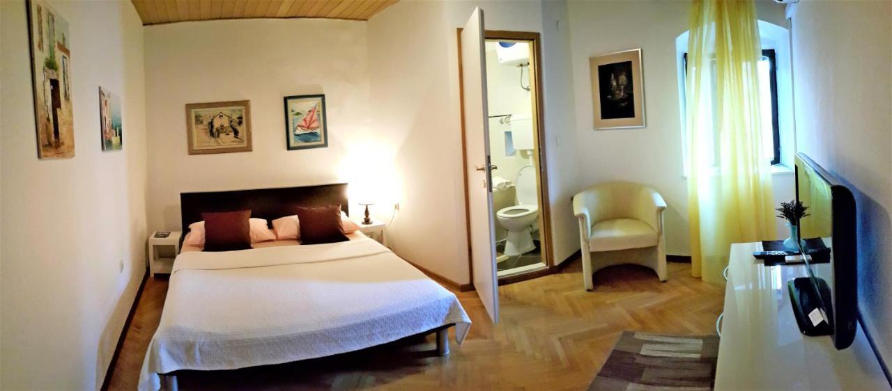 Bruno Split Centre Apartment And Room ภายนอก รูปภาพ