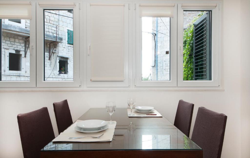 Bruno Split Centre Apartment And Room ภายนอก รูปภาพ